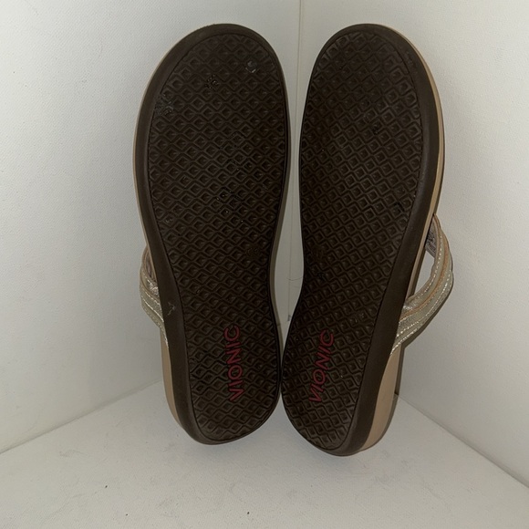 Brand new Champagne/Gold Metallic Vionic Tide Aloe Flip Flop, Size 10 - Picture 7 of 7